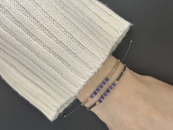 Cadi Armband Miyuki Edelstein blauer Aventurin gold dunkelgrau hellgrau Tragefoto