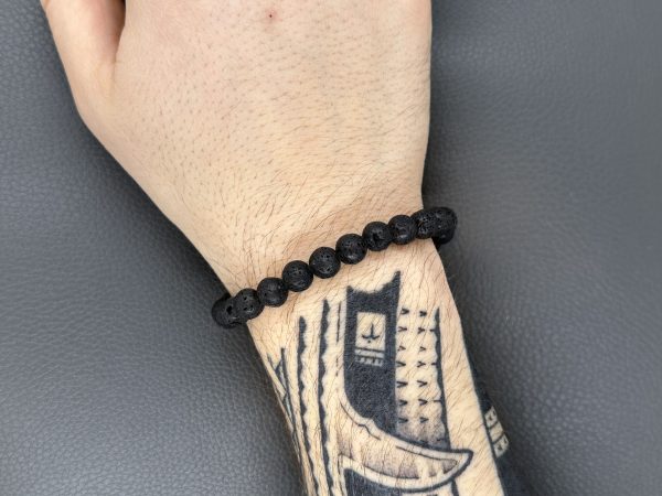 Cadi Armband lavaperlen Männer 8mm Tragefoto